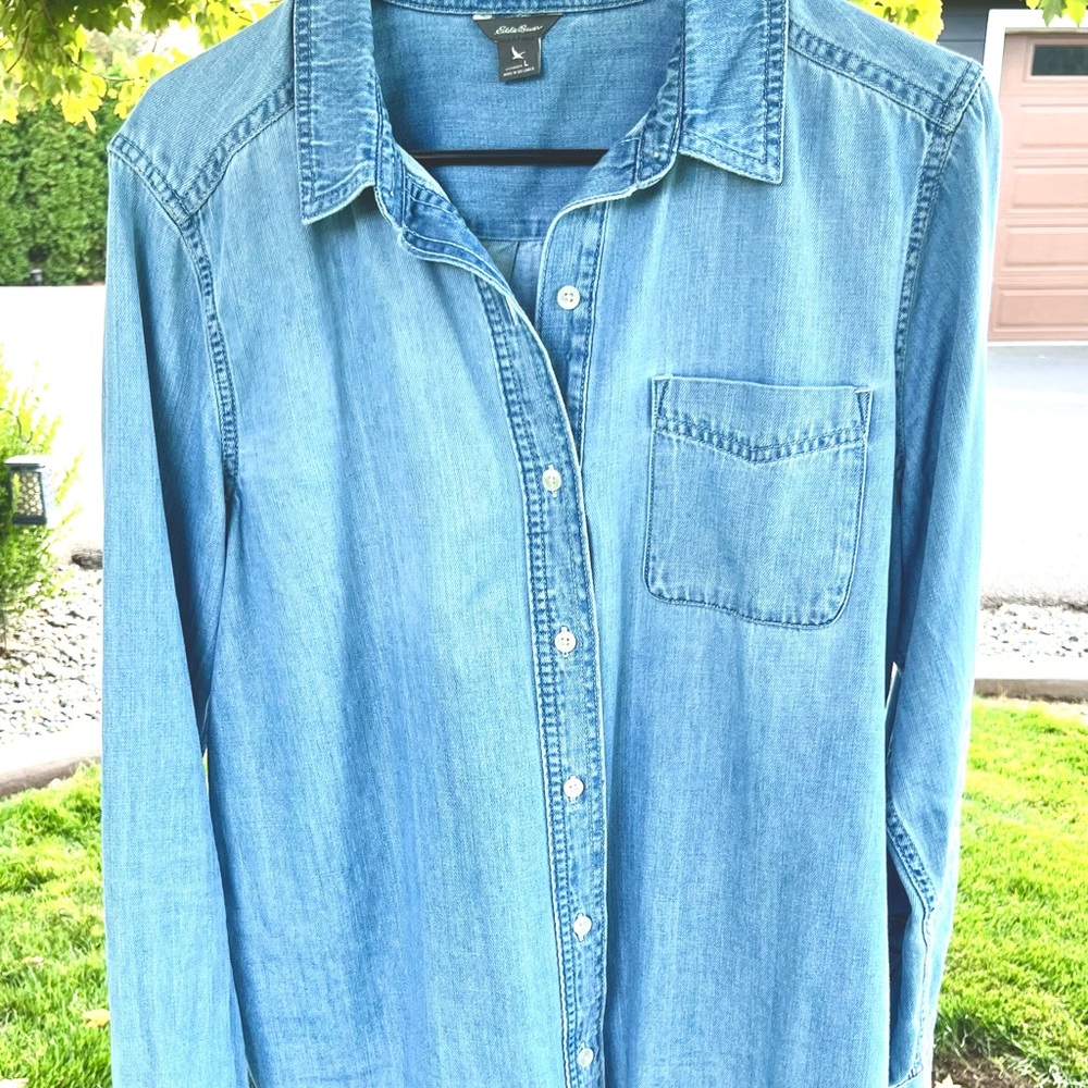 Eddie Bauer Light Blue Denim Shirt Womens L